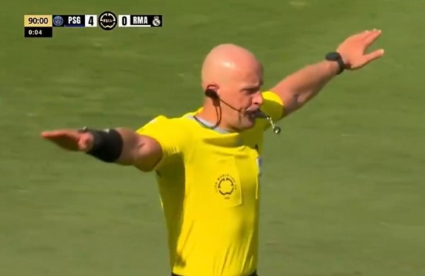 结束！巴黎4-0皇马主裁没有给任何补时，到点直接吹响终场哨