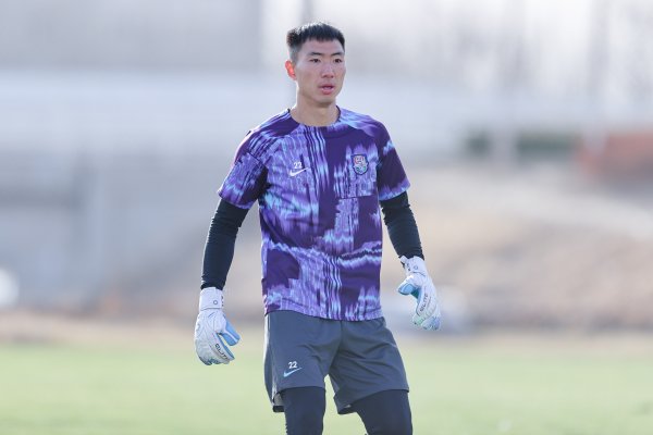 记者：石炎很快能够具备出场条件，方镜淇8月4日归队
