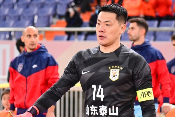 媒体人:王大雷本赛季不会让位于金永,明年两人出场时间会接近