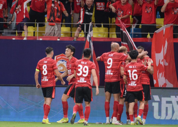 一场2-0让中超争冠格局大乱, 3队相差最多1分, 申花隔空获益