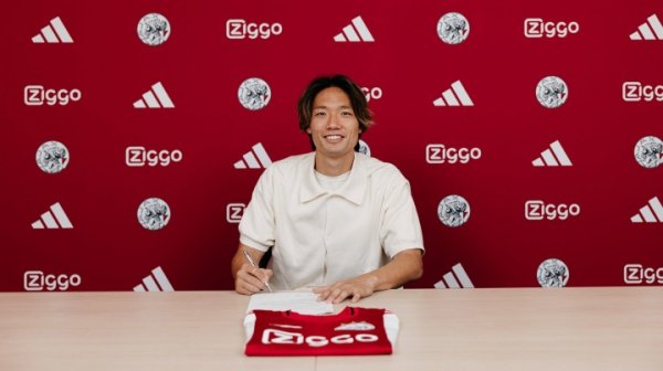 迎来阿贾克斯首秀！板仓滉将杆位出战前进之鹰