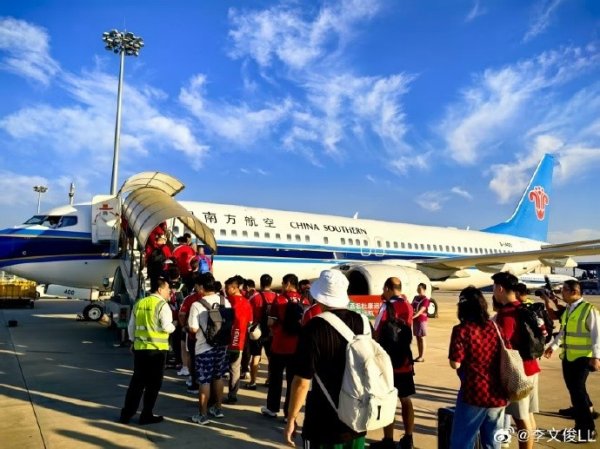 博主：助阵足协杯，河南队160余名远征球迷乘坐包机前往成都