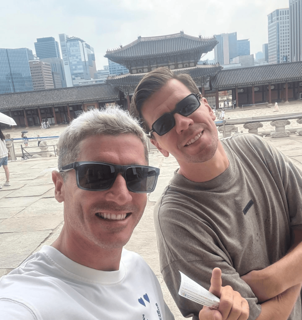 莱万社媒晒亚洲行组图: 场上场下的难忘时光