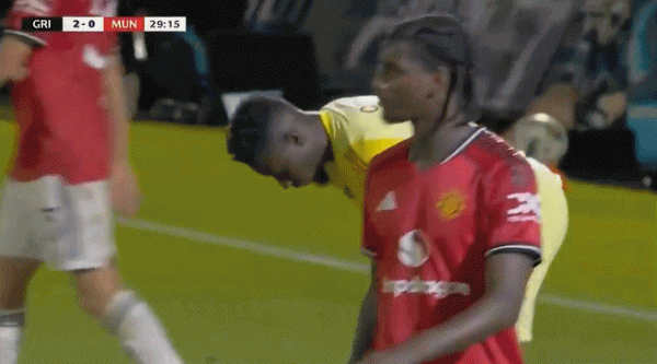 怒了!奥纳纳出击错误 0-2追赶 ,阿莫林场边咆哮