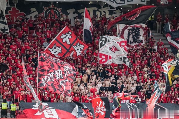 中超第二十一轮最佳阵形    : 上海海港3人, 北京国安, 山东泰山各2人