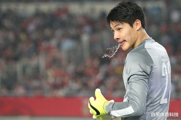 泰山和申花的马纳法危险区域  手球运动  是不是十二码球? 还需要找国际足联请教?