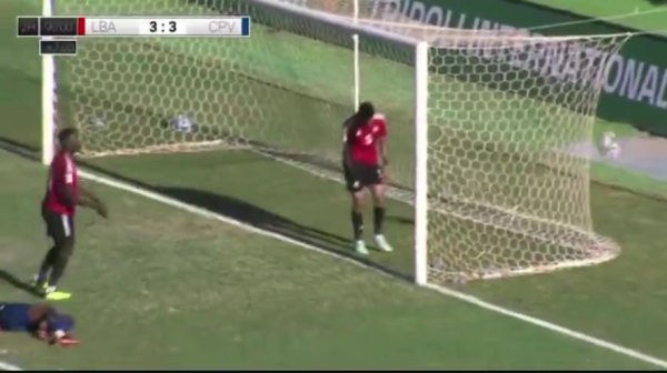 只差一点...佛得角遭遇单刀赴会不进+被门线解围，晋级下一轮  悬念将留至末轮