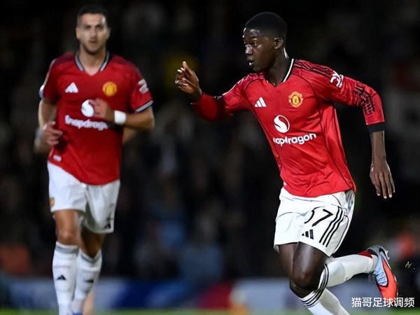 梅努怒斥阿莫林“不信任”! 红魔中场球员天才陷冷板凳危机, 老特拉福德迸发  信任危机